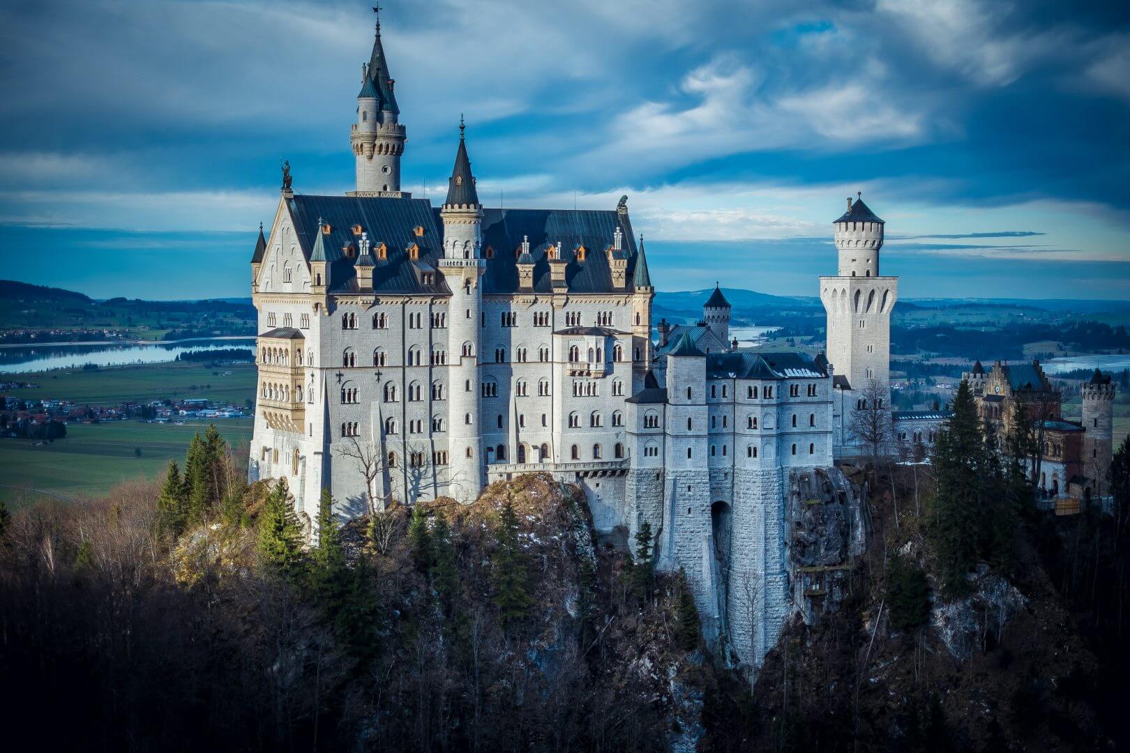 BREAKING – U.S. Tourist Killed in Shocking Attack at Germany’s Renowned Neuschwanstein Castle