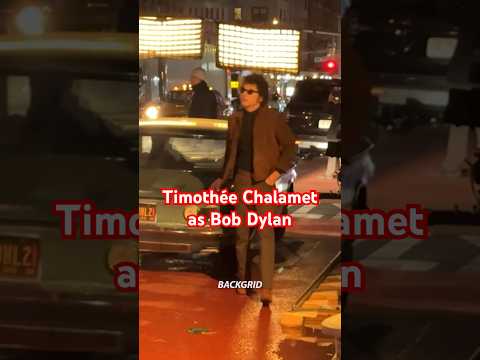 #TimotheeChalamet channeled his inner #BobDylan while filming for the legend’s biopic in #NYC 🙌
