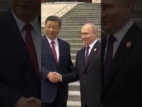Video: Vladimir Putin meets Xi Jinping in China
