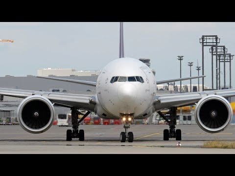 Video:  Ungewöhnlicher Taxiway! Thai Airways B777-300 auf dem Weg zur Startbahn West | Planespotting FRA