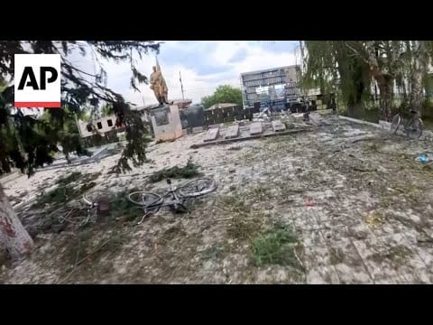 Video: Russian glide bomb strikes village in eastern Ukraine, local officials say