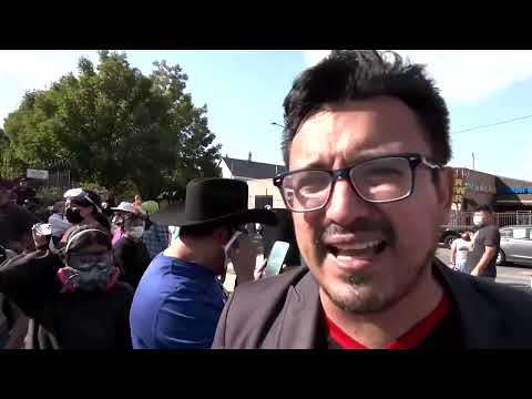 Video: Protesters face-off with federal immigration agents in Chicago | REUTERS