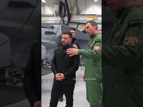 Video: Zelenskyy checks out Gripen fighter jets Ukraine buying from Sweden