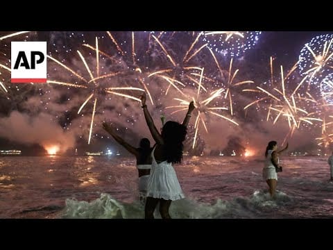 Video: New Year 2026 fireworks display at Copacabana Beach in Rio de Janeiro